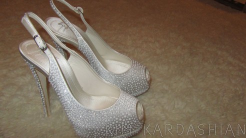 Kim-Kardashian-Wedding-Shoes-Giuseppe-Zanotti-Heels-082811-11-492x276