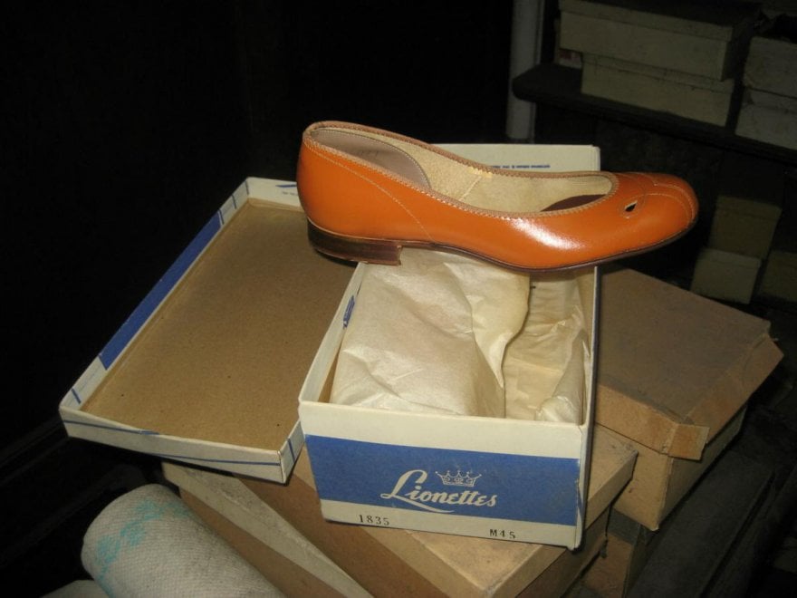 scarpe abbandonate da donna