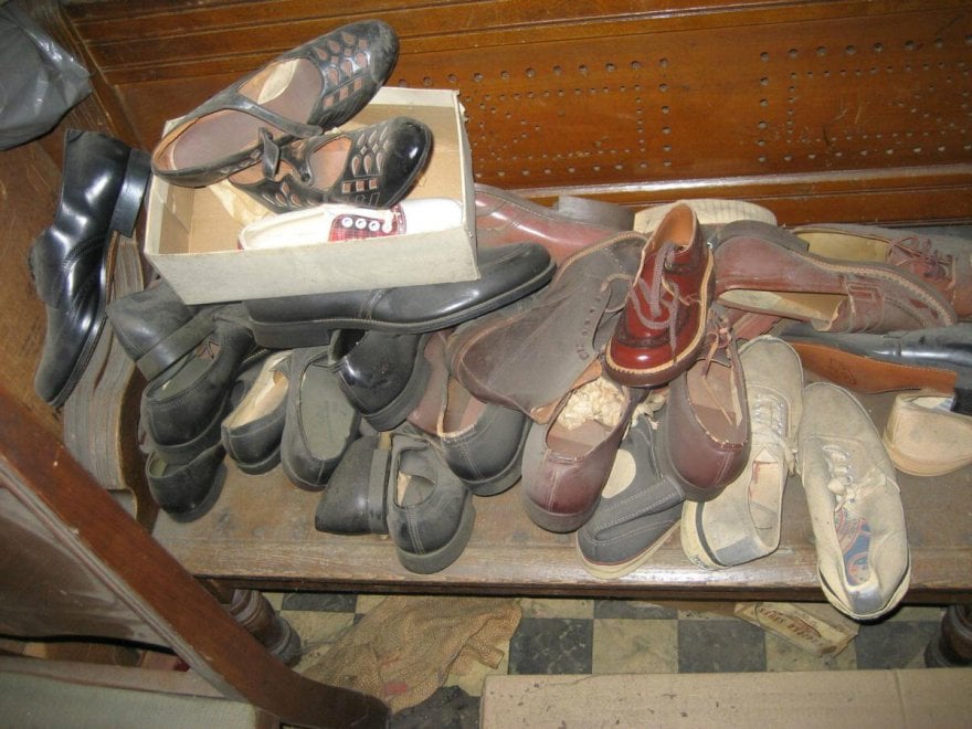 scarpe abbandonate