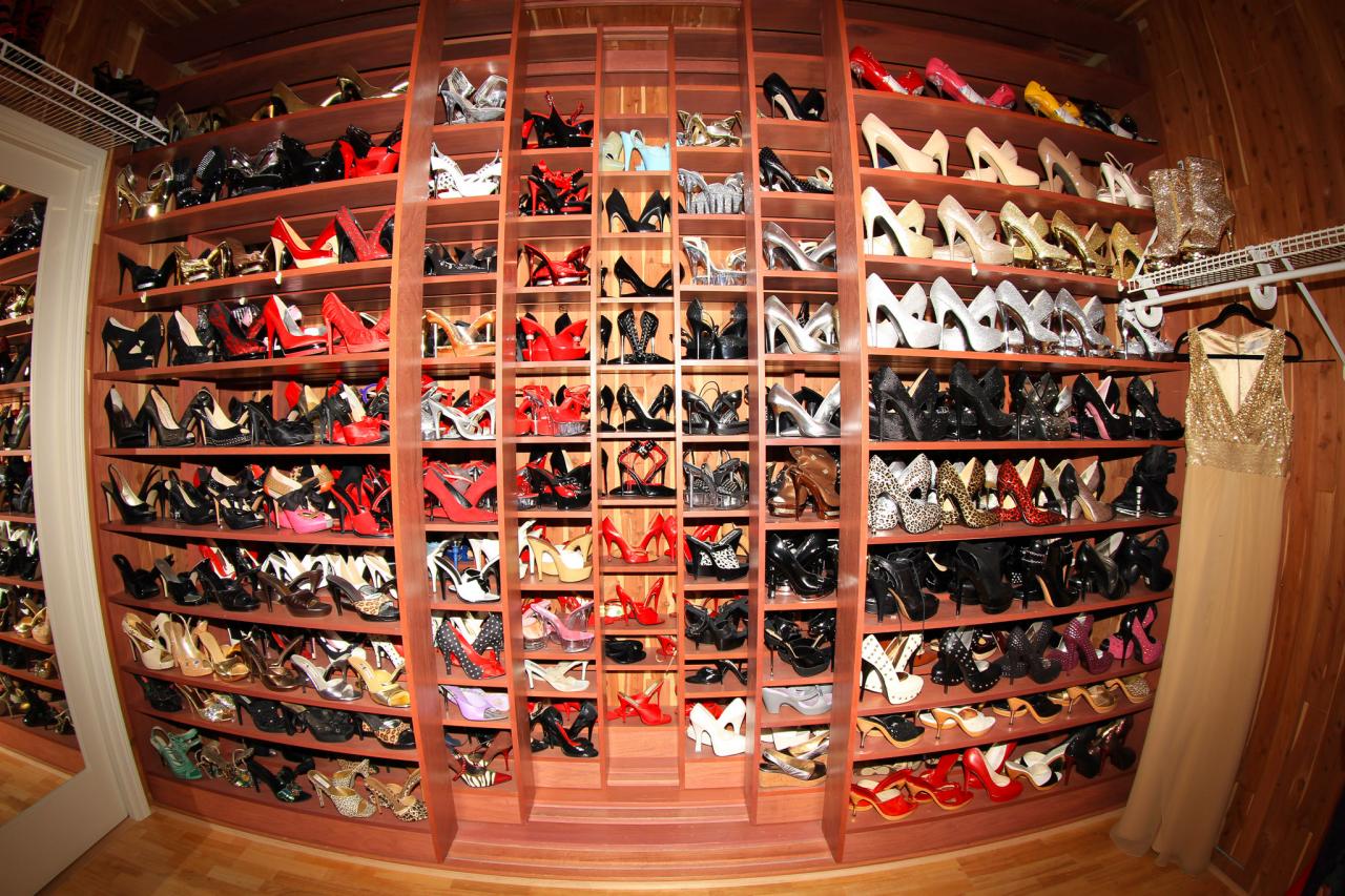 CI-David-Foss_Amazing-Shoe-Closet.jpg.rend.hgtvcom.1280.853