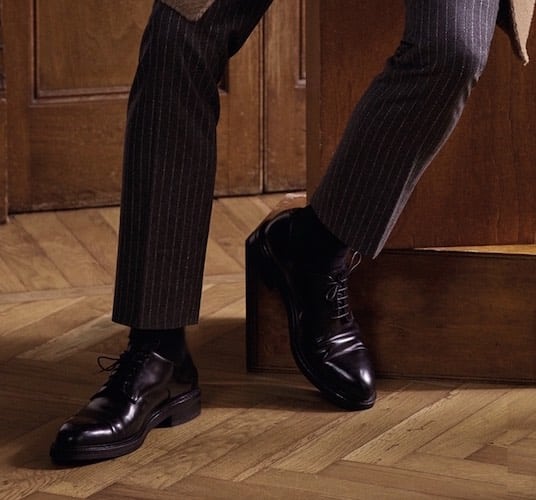 scarpe-maschili-testa-di-moro-e-pantaloni