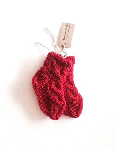 calze-rosse-lana-fatte-a-mano-neonato