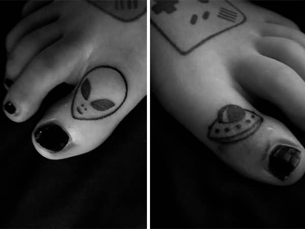 lovely-alien-tattoo-on-foot