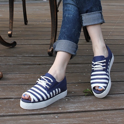 Sneaker stringate open toe