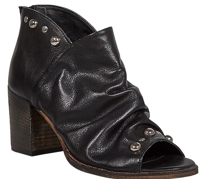 stivaletto spuntato con borchie bata p-e 2018