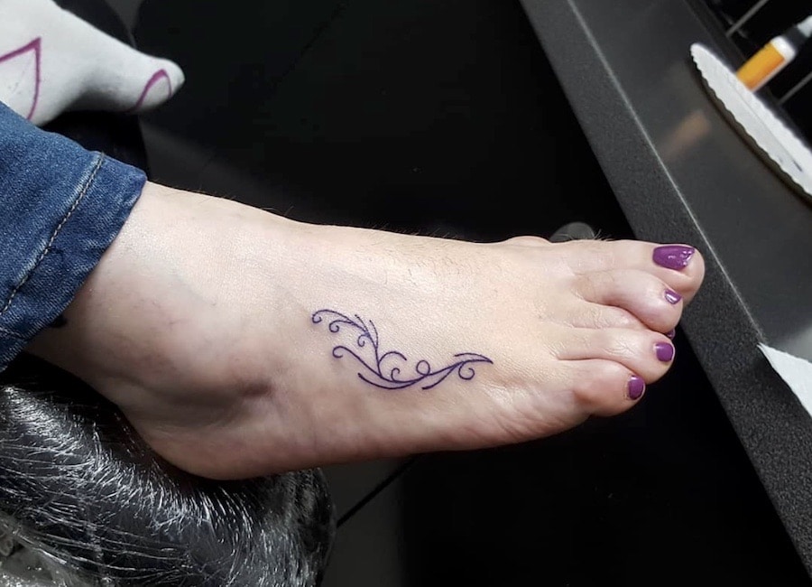 tatuaggio colorato piede