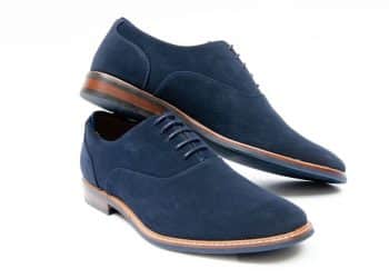come pulire le scarpe di camoscio blu