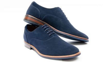 come pulire le scarpe di camoscio blu